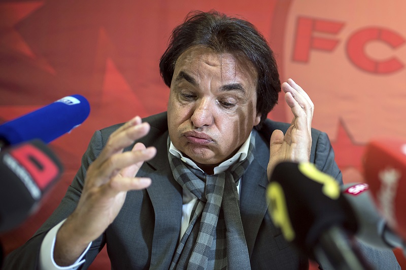 Nižší mzda? Plat dvou sester, hájí vyhazov hráčů prezident Sionu.