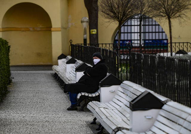Počet nakažených v Česku překročil hranici třech tisíc.