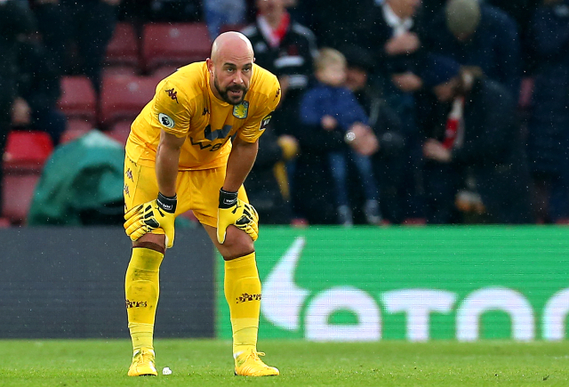 Současný gólman Aston Villy Pepe Reina.