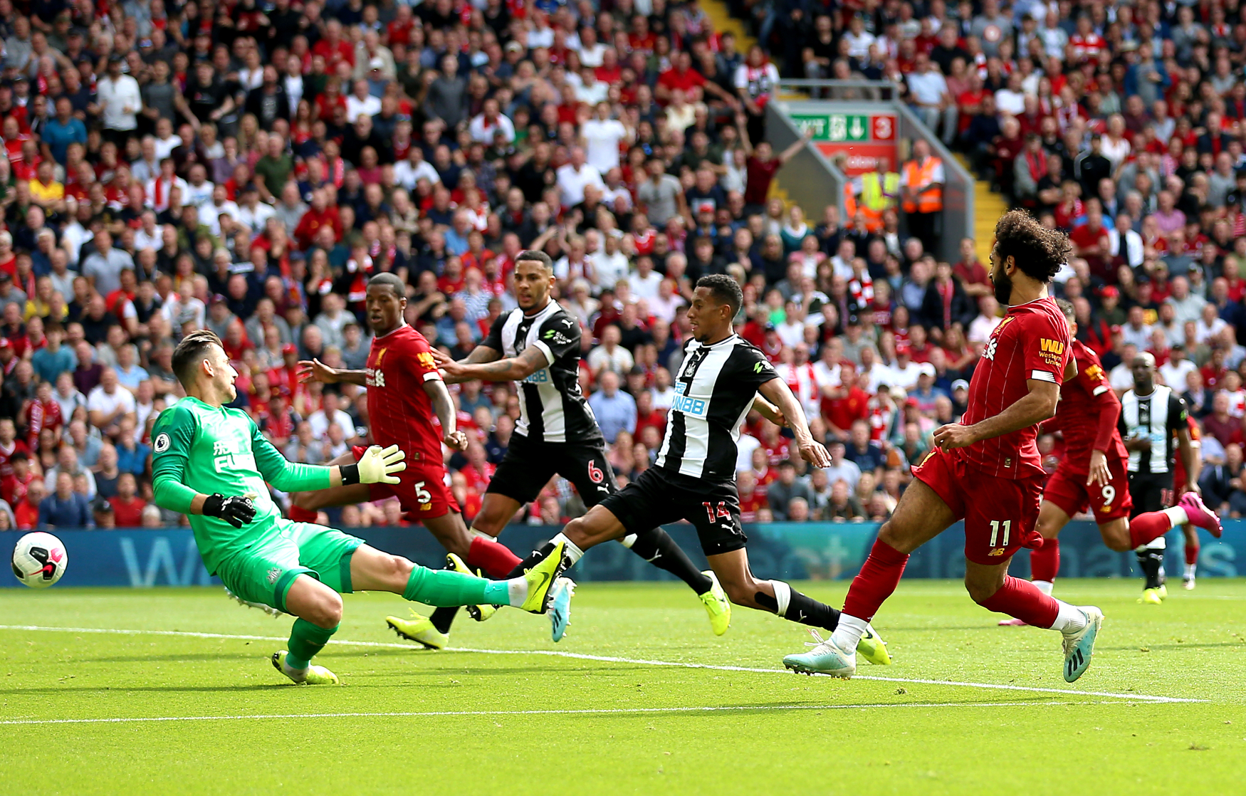 Utkání anglické ligy mezi Liverpoolem a Newcastlem.