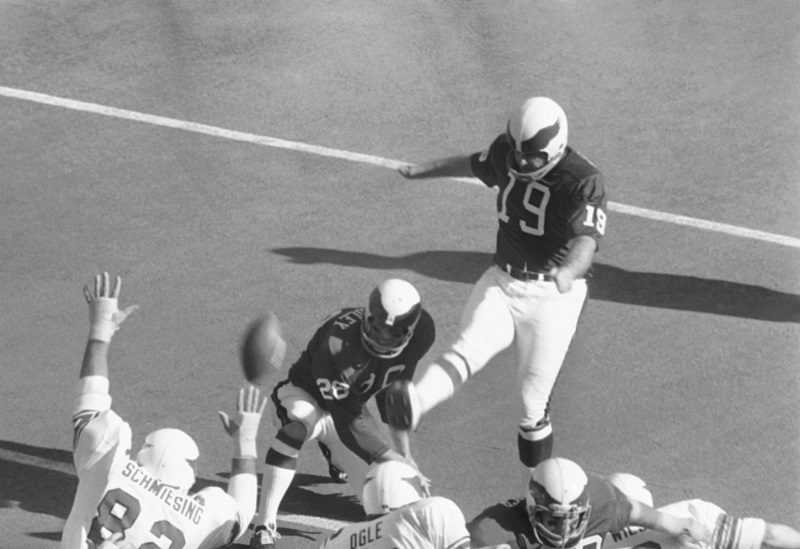 Zemřel bezprstý kopáč z NFL Dempsey, nakazil se koronavirem.
