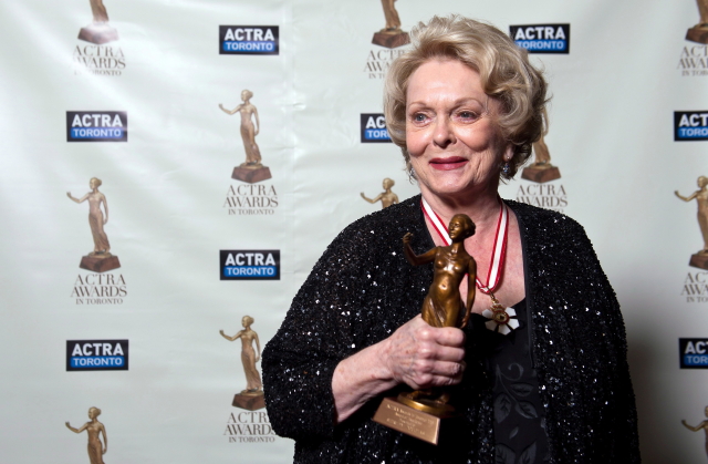 Zemřela herečka Shirley Douglasová.