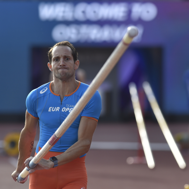 Francouzský tyčkař Renaud Lavillenie.