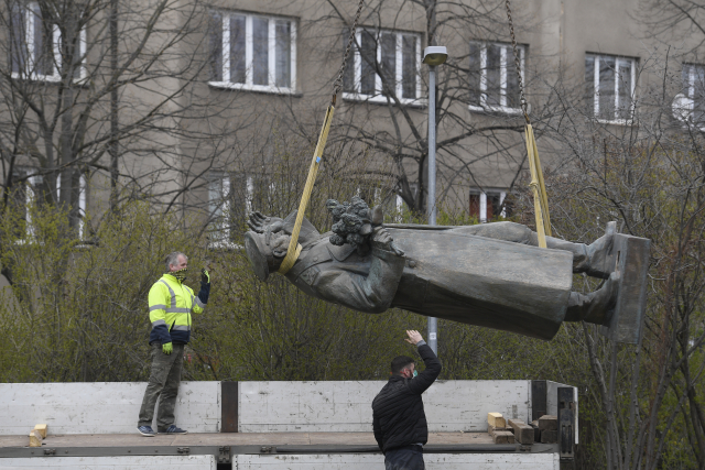 Praha 6 nechala odstranit sochu maršála Ivana Stěpanoviče Koněva.