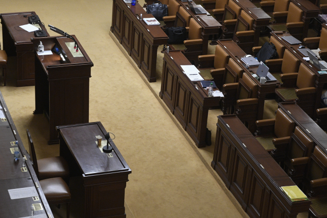 Jednací sál Poslanecké sněmovny v Thunovském paláci.