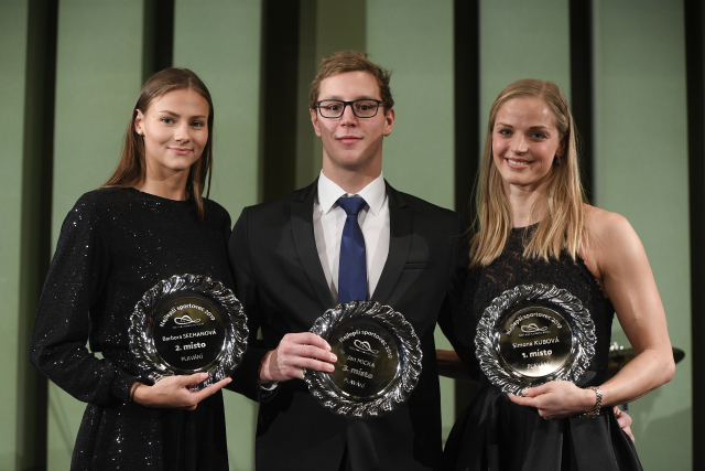 Plavci (zleva) Barbora Seemanová, Jan Micka a Simona Kubová.