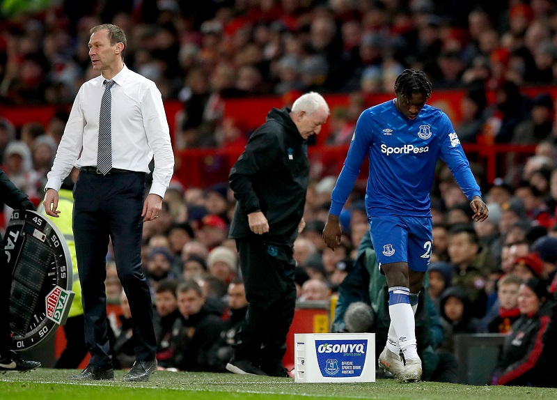 Hráč Evertonu porušil zákaz, fotky z večírku následně sdílel.