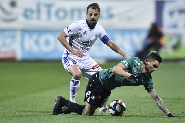 Zleva Marek Matějovský z Mladé Boleslavi a Dominik Pleštil z Jablonce.