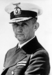 Karl DÖNITZ (1891-1980) - Německý admirál a za druhé světové války vrchní velitel válečného námořnictva. Jeho taktika vlčích smeček (více ponorek operujících blízko sebe) slavila velké úspěchy a válka na moři by možná dopadla jinak, kdyby se Britům nepodařilo rozluštit kód německého šifrovacího stroje Enigma. Těsně před koncem války jmenoval Hitler Dönitze svým nástupcem. Admirál stihl ještě sestavit novou vládu, ale za pár dní byl zatčen a v Norimberku odsouzen na deset let vězení.