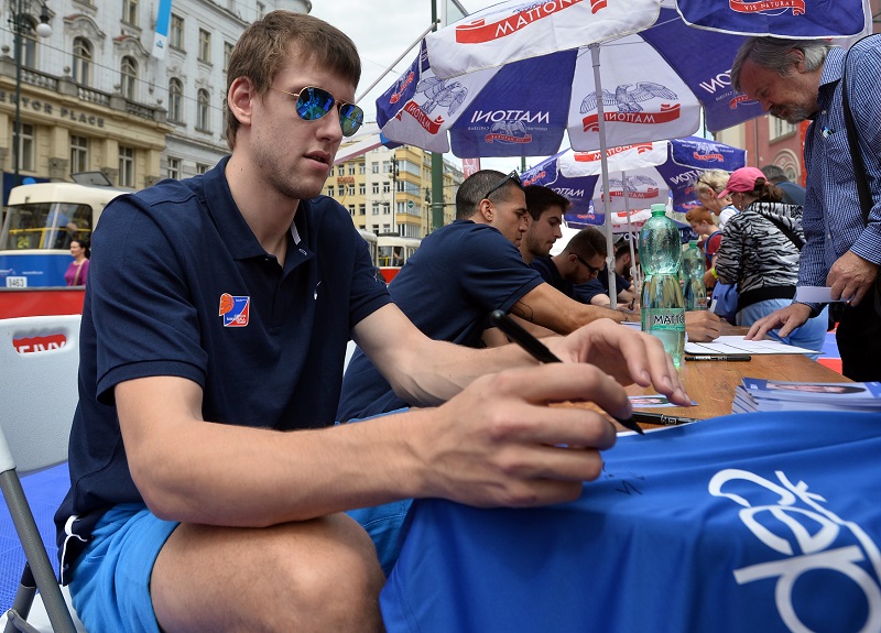 V lize basketbalistů nebyl udělen mistrovský titul.