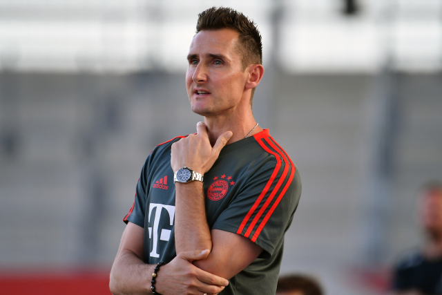 Miroslav Klose se přesouvá od mládeže k áčku Bayernu.