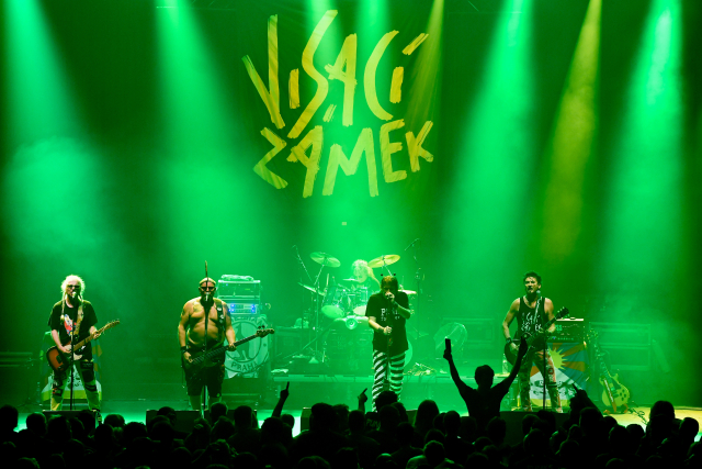 Koncert kapely Visací zámek.