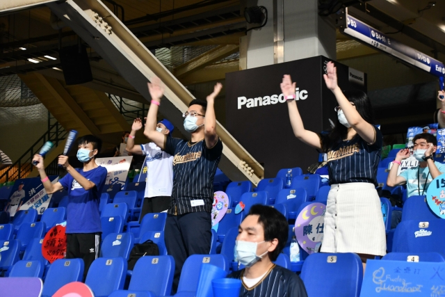 Fanoušci na Tchaj-wanu mají znovu povolen přístup na sportoviště.