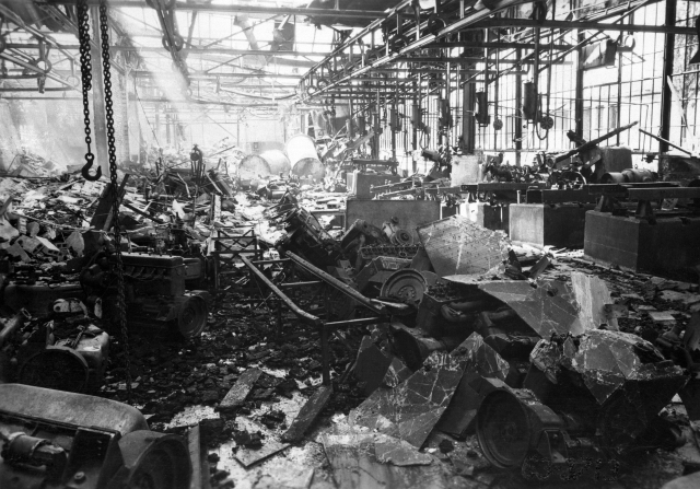 Foto z bombardování.