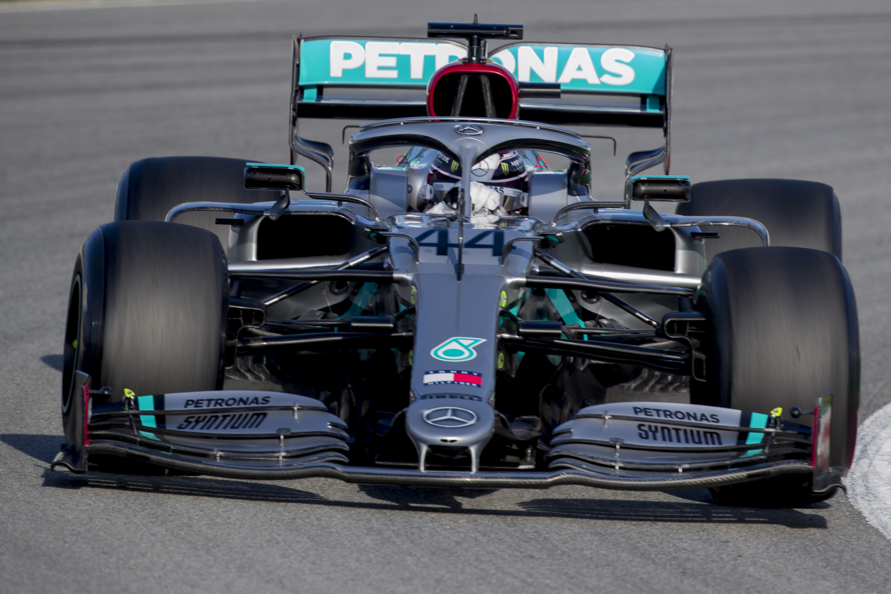 Lewis Hamilton během závodu formule 1.