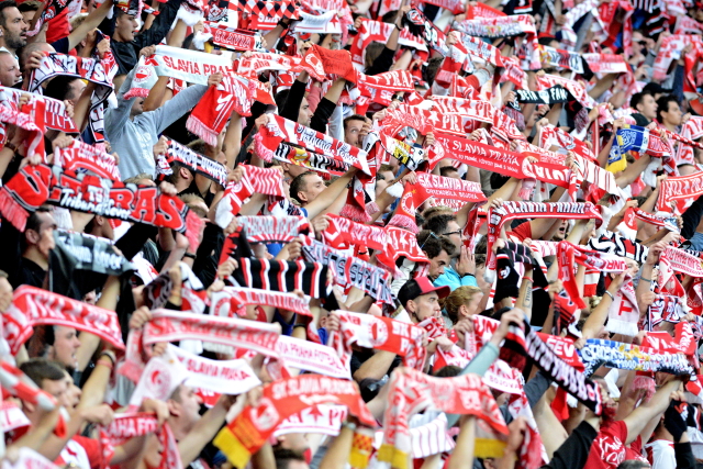 Fanoušci fotbalové Slavie. 