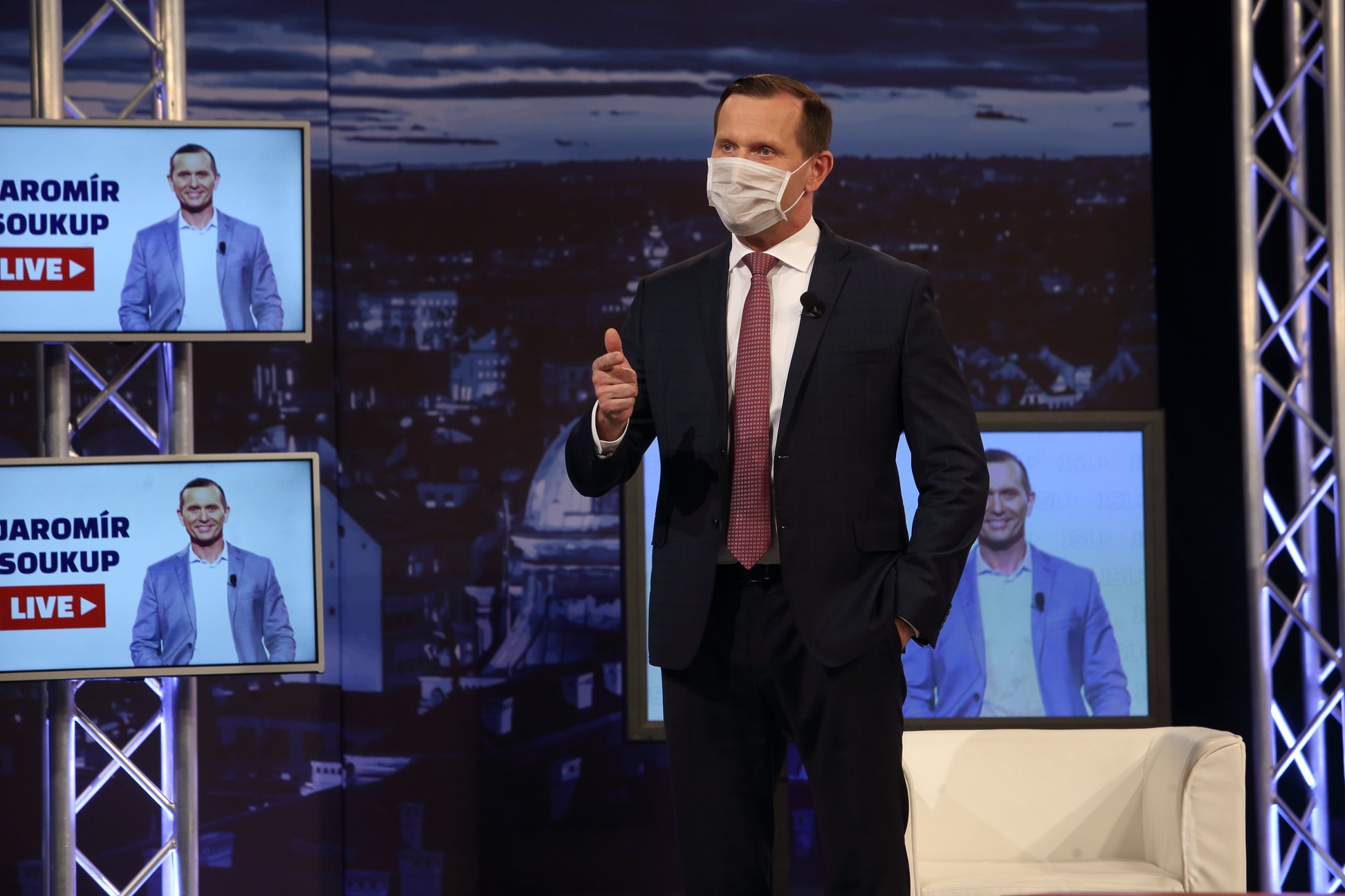 Jaromír Soukup: roušky, symbol falešné jistoty
