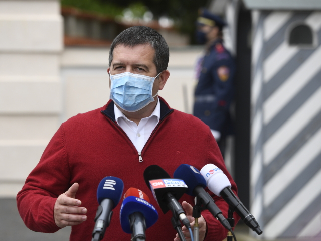 Vicepremiér a šéf Ústředního krizového štábu Jan Hamáček (ČSSD).