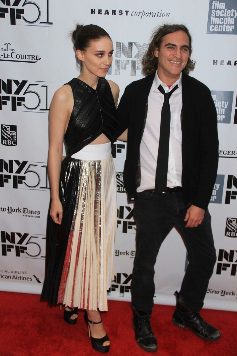 Rooney Mara s Joaquinem Phoenixem. 