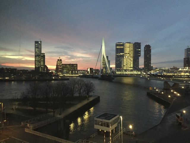 Město Rotterdam. 