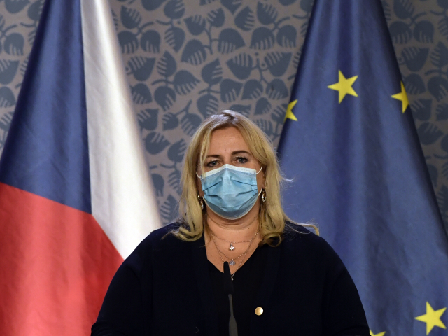 Ministryně pro místní rozvoj Klára Dostálová (za ANO).