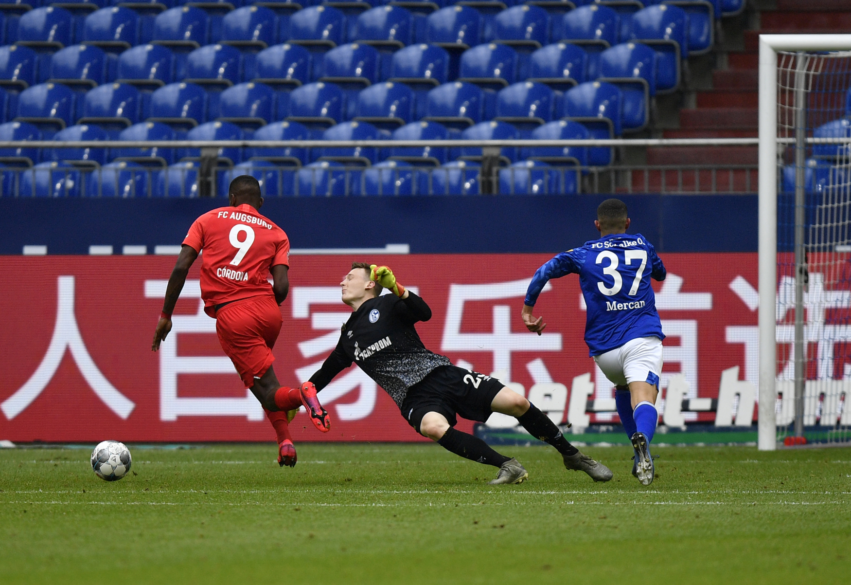 Utkání Augsburgu se Schalke.