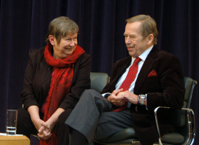 Spisovatelka Zdena Tominová a Václav Havel.
