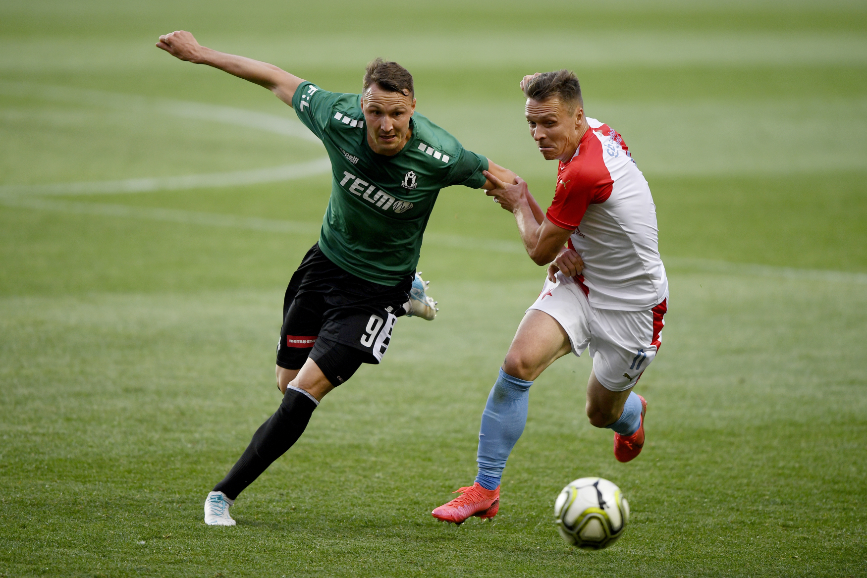 Stanislav Tecl (vpravo) v souboji s Michalem Jeřábkem.