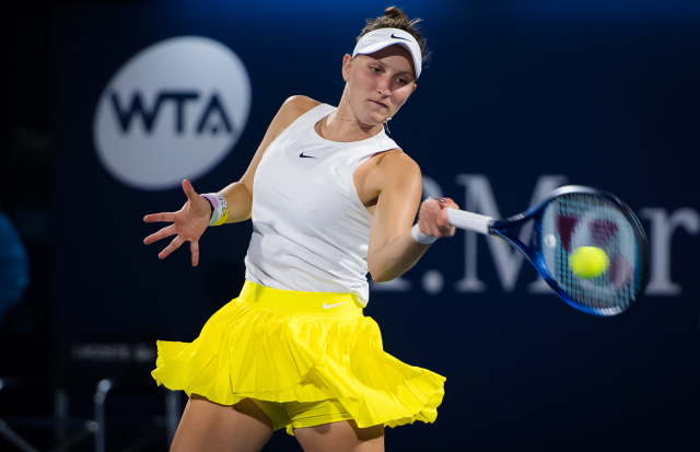 Markéta Vondroušová má nyní těžkou hlavu s učením.