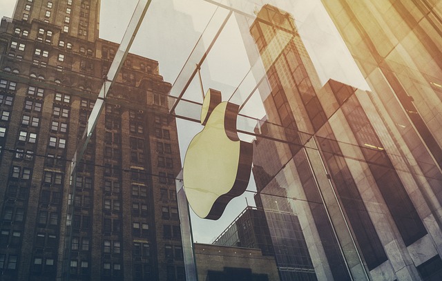 Logo firmy Apple.