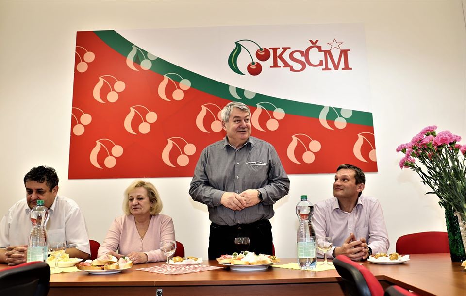 Předseda KSČM Vojtěch Filip na schůzi strany.