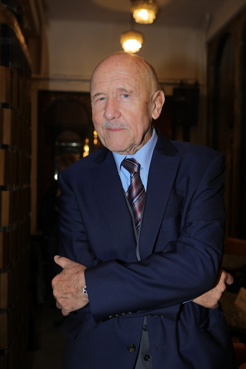 Petr Nárožný.