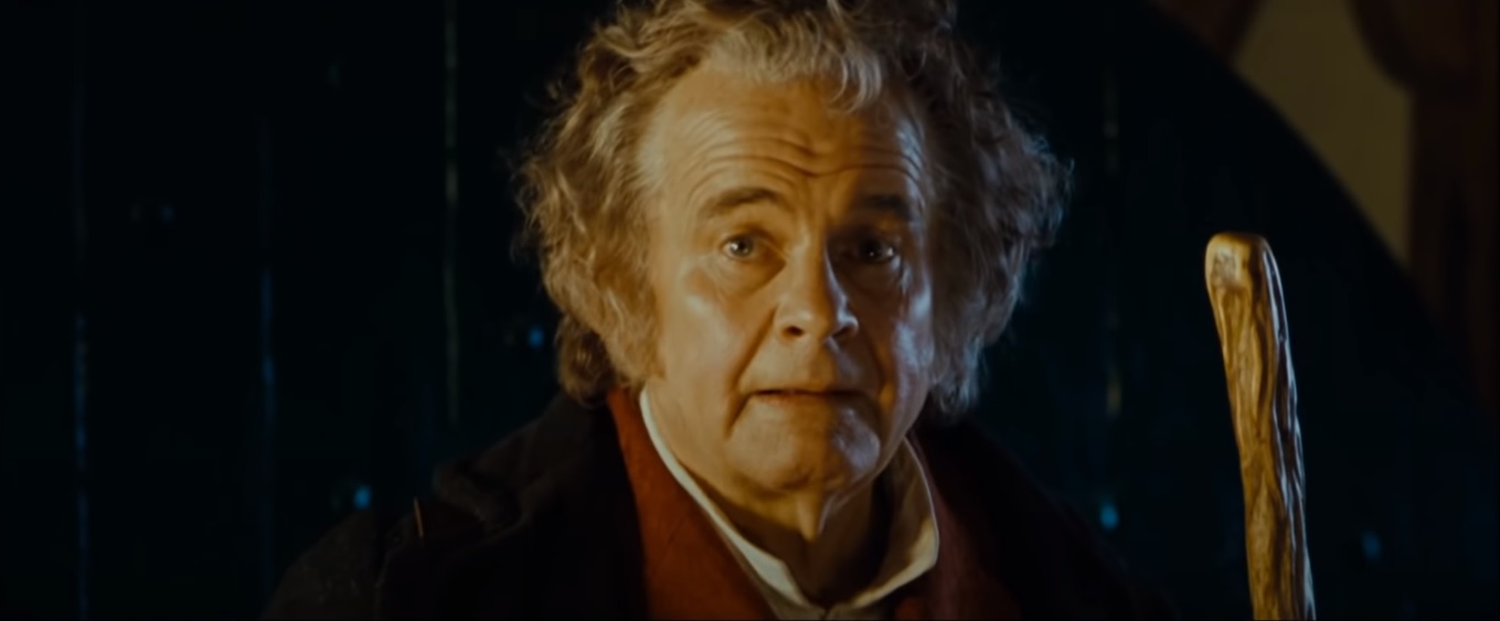 Ian Holm jako Bilbo Pytlík.