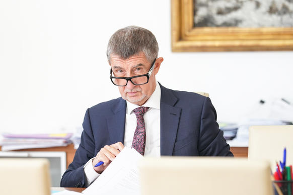 Premiér Andrej Babiš na videokonferenčním jednání s Evropskou radou.