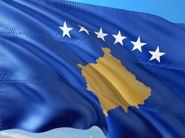 Kosovská vlajka.