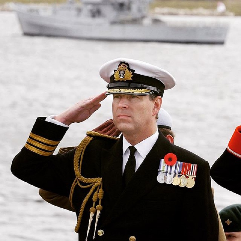 Princ Andrew je v Epsteinově kauze stále pod větším tlakem.