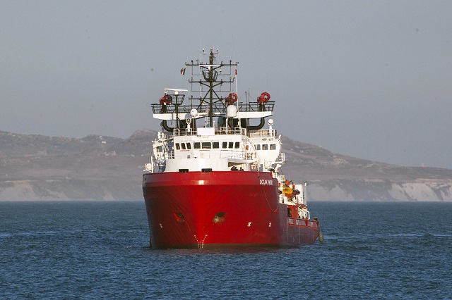 Humanitární loď Ocean Viking.