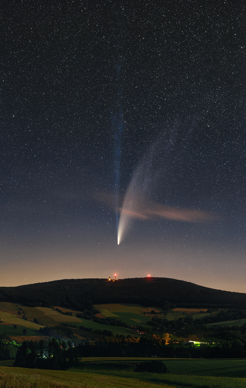 Dlouhé ohony komety Neowise od Petra Horálka.