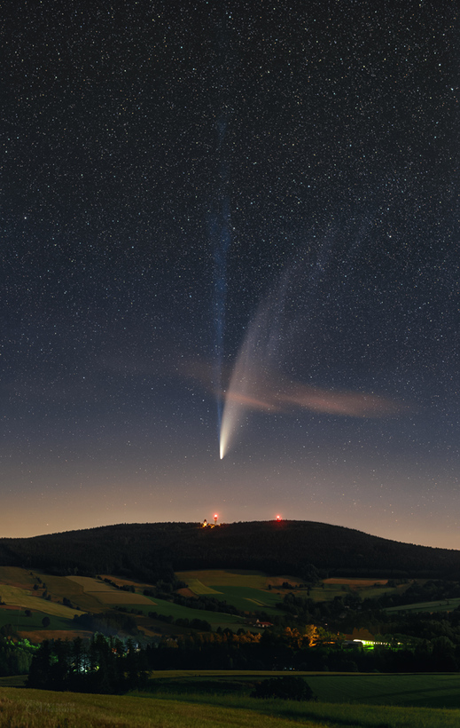 Dlouhé ohony komety Neowise od Petra Horálka.