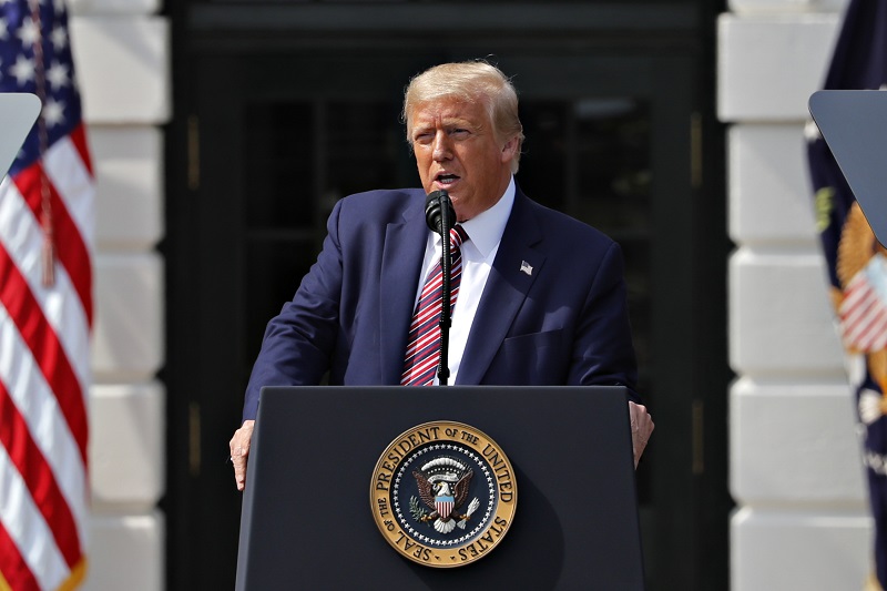 Knihy Trumpovy neteře se prodalo téměř milion výtisků za den.