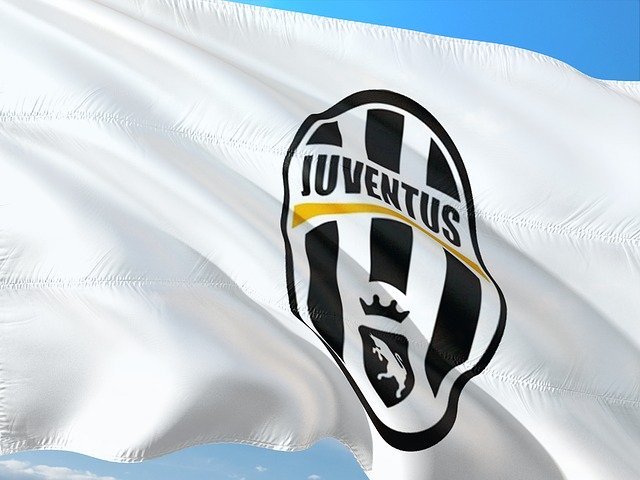 Vlajka fotbalového klubu Juventus.