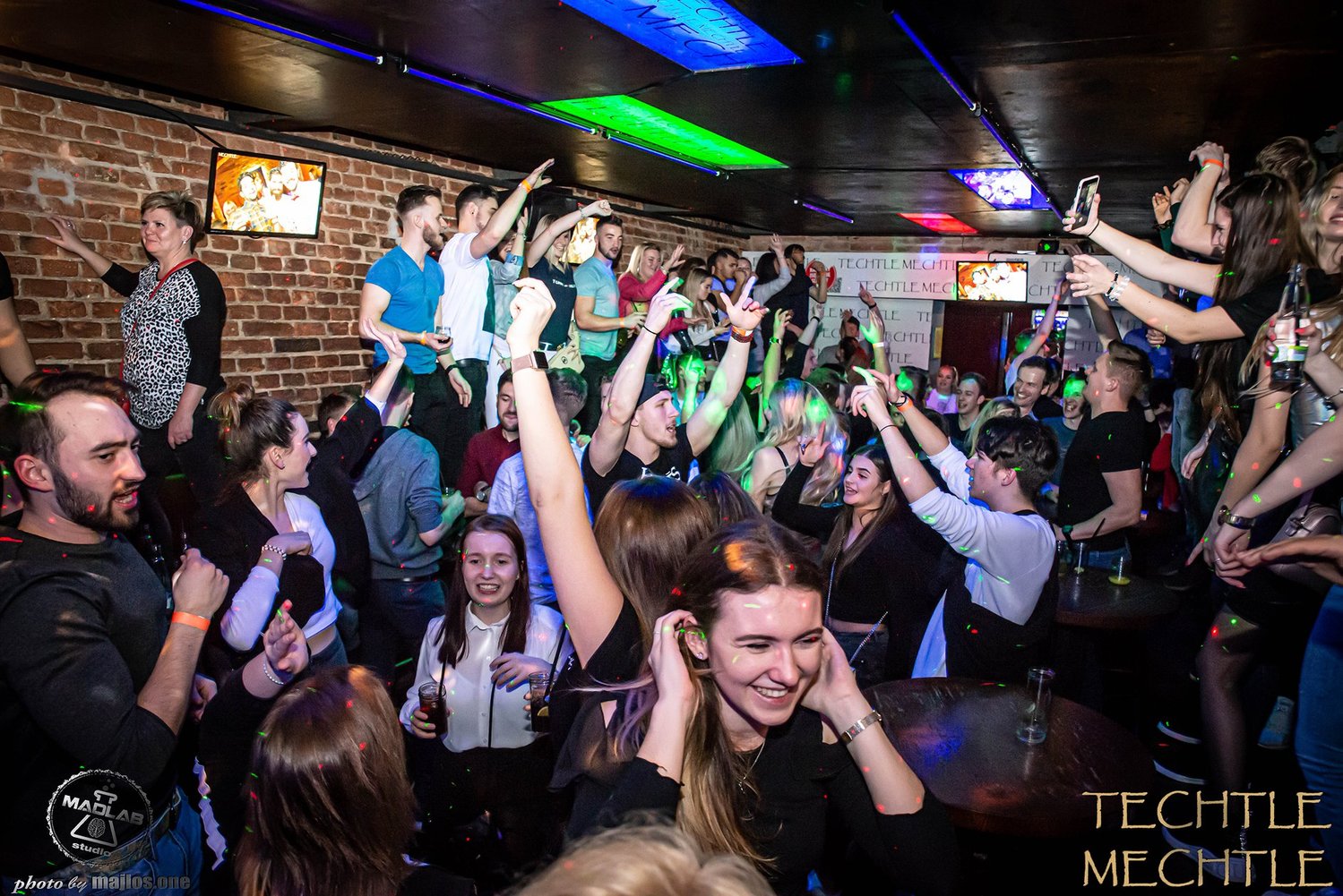Spodní bar klubu Techtle Mechtle.
