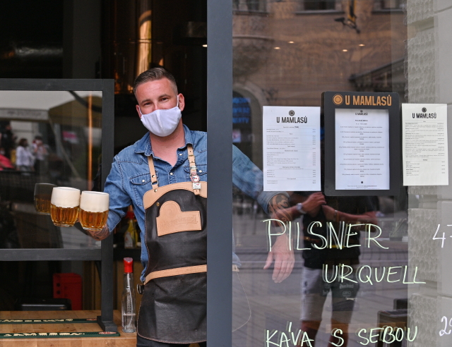 Znovuotevření restaurací v centru Brna.