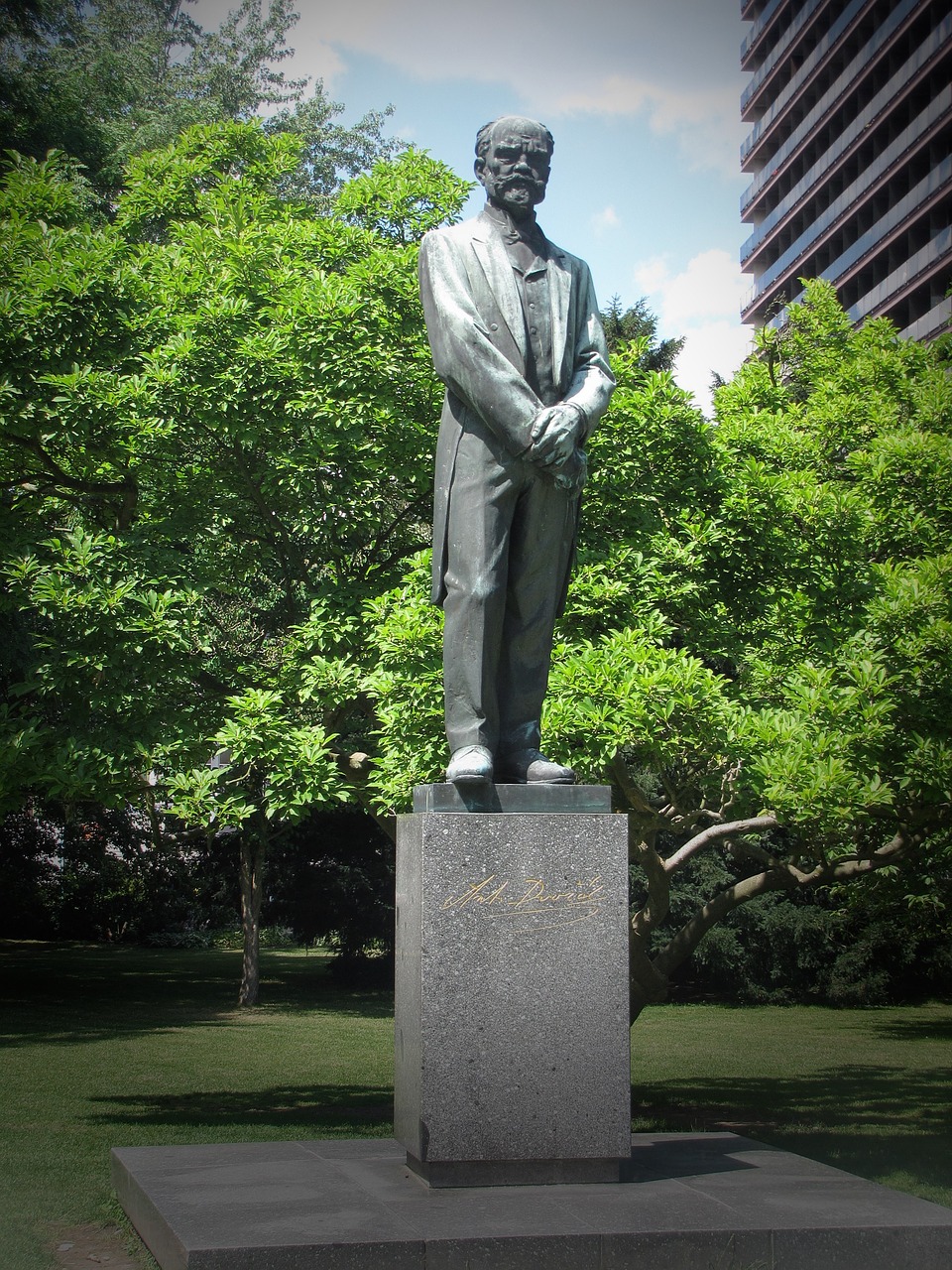 Socha Antonína Dvořáka.