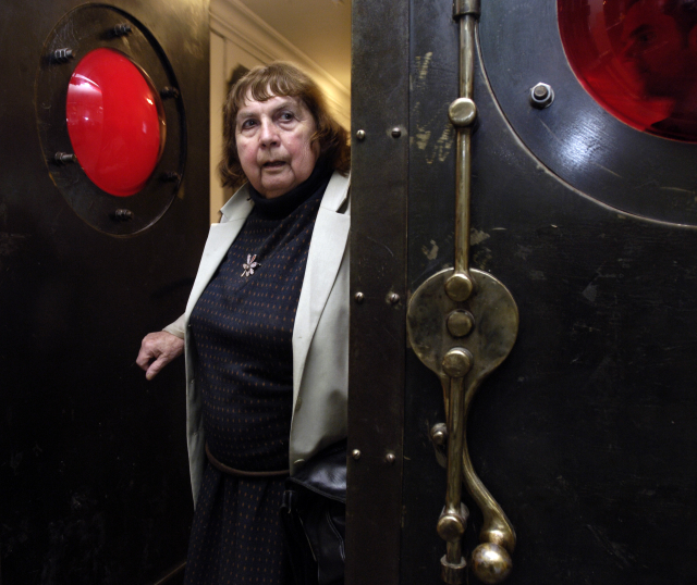 Sochařka Věra Janoušková.