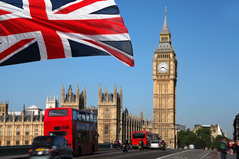 Veřejný dluh Británie poprvé překročil dva biliony liber.