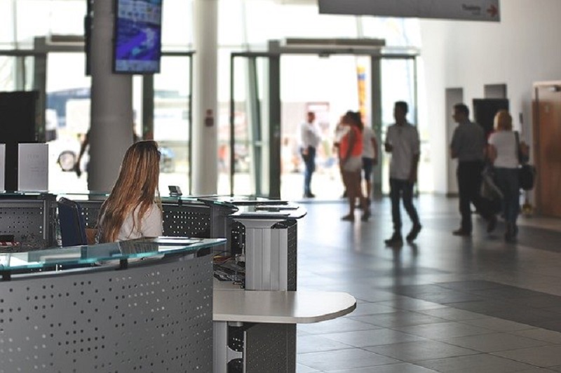 Během koronakrize klesly příjmy 96 procentům firem, více než desetina nepřežije.