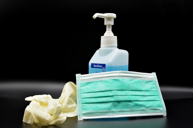 Půl roku od začátku epidemie je v ČR přes 24 600 případů covidu.