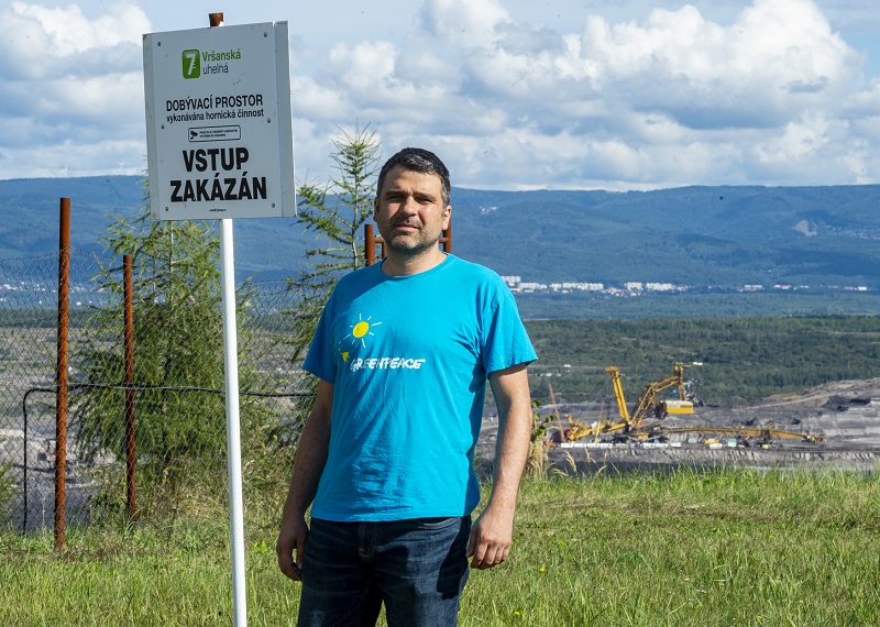 Aktivisté obsadili rypadlo v lomu Vršany.