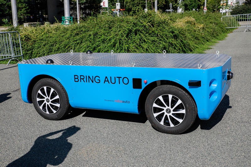 Firma představila robotické vozítko, které může jezdit autonomně.